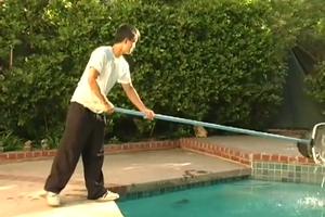 五十岁老妇进进出出